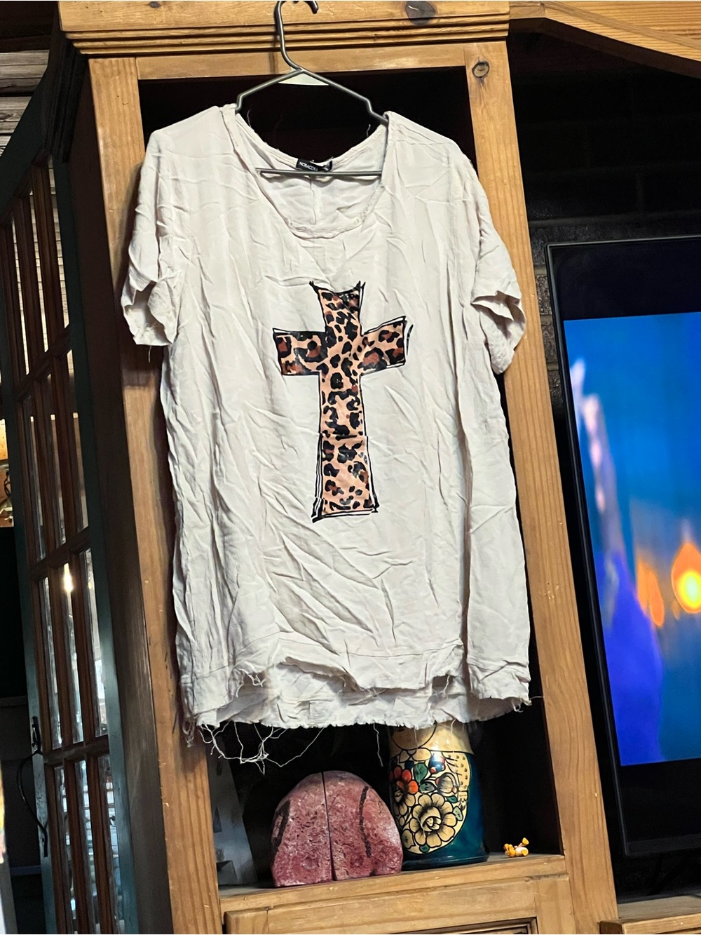 Cream Short-Sleeve Tee with Leopard Cross Accent